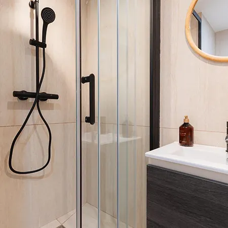 Amazing With Swimming Pool 別荘