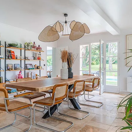 Amazing With Swimming Pool Englesqueville-en-Auge