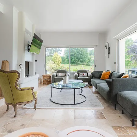 Amazing With Swimming Pool 別荘