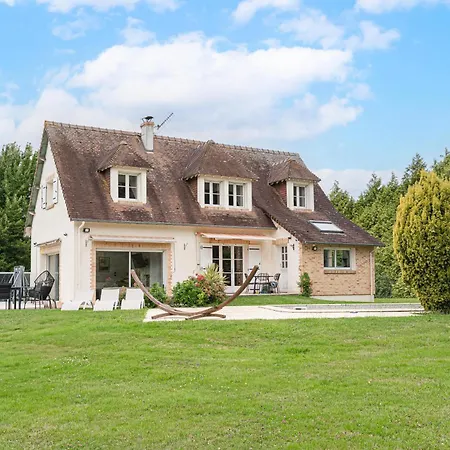 Amazing With Swimming Pool Holiday home