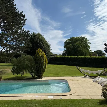 Amazing With Swimming Pool Nyaraló Englesqueville-en-Auge