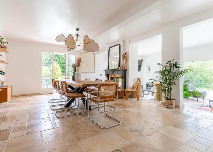 Amazing With Swimming Pool Σπίτι διακοπών Englesqueville-en-Auge