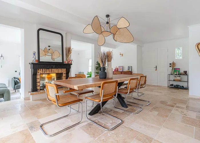 Amazing With Swimming Pool Σπίτι διακοπών *