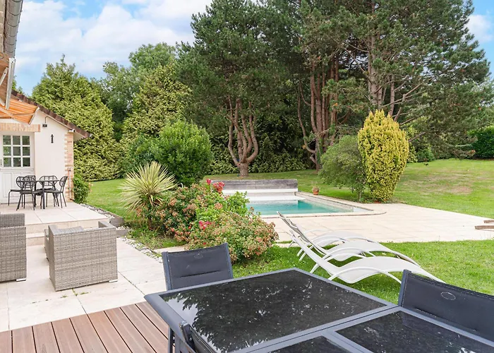 Amazing With Swimming Pool Σπίτι διακοπών *